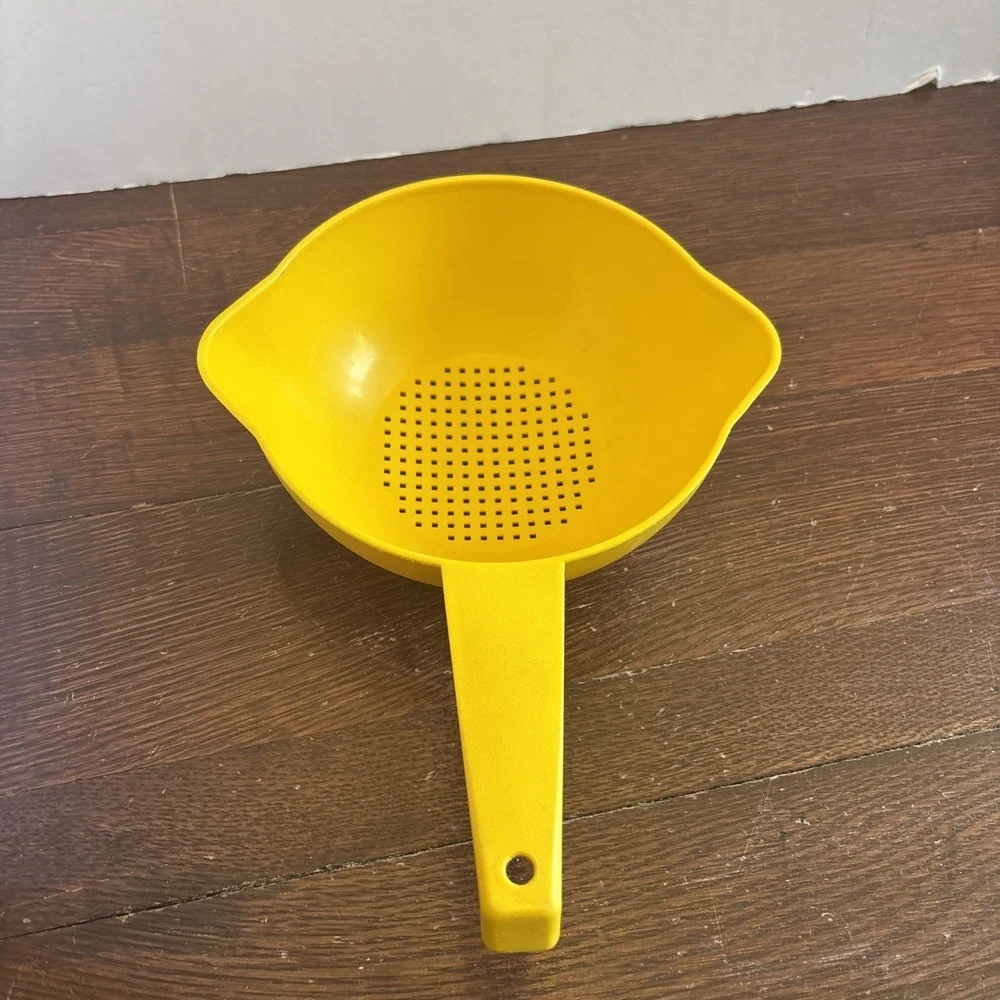 Tupperware Vintage Colander‎ Yellow 1 Quart Strainer with Handle #1200-3